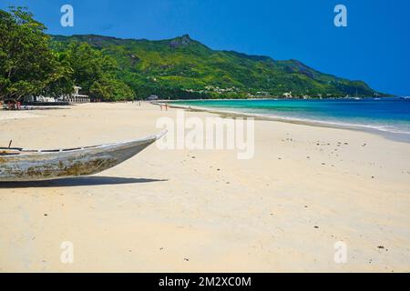 Der kilometerlange Traumstrand von Beau Vallon, Mahe Island, Westküste, Seychellen Stockfoto