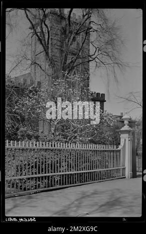 First Church in Salem, Essex Street , Churches, Fences. Samuel Chamberlain Photograph Negatives Collection Stock Photo
