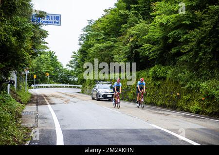 Belgischer Kobe Goossens von Lotto Soudal und belgischer Oliver Naesen von AG2R La Mondiale, die während der Vorbereitungen im Vorfeld des Olympiatests „Ready Steady Tokyo - Cycling“ am Sonntag, Freitag, den 19. Juli 2019 in Tokio, in Aktion gezeigt wurden. BELGA FOTO ROB WALKERS Stockfoto