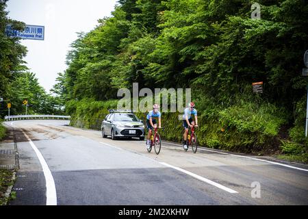 Belgischer Kobe Goossens von Lotto Soudal und belgischer Oliver Naesen von AG2R La Mondiale, die während der Vorbereitungen im Vorfeld des Olympiatests „Ready Steady Tokyo - Cycling“ am Sonntag, Freitag, den 19. Juli 2019 in Tokio, in Aktion gezeigt wurden. BELGA FOTO ROB WALKERS Stockfoto