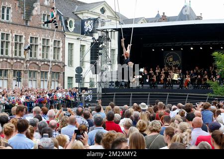 Trapezkünstler in Reep zur Eröffnung des Stadtfestivals „Gentse Feesten“ 176. in Gent, Freitag, den 19. Juli 2019. Die diesjährige Ausgabe findet vom 19. Bis 28. Juli statt. BELGA FOTO NICOLAS MAETERLINCK Stockfoto