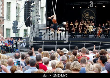 Trapezkünstler in Reep zur Eröffnung des Stadtfestivals „Gentse Feesten“ 176. in Gent, Freitag, den 19. Juli 2019. Die diesjährige Ausgabe findet vom 19. Bis 28. Juli statt. BELGA FOTO NICOLAS MAETERLINCK Stockfoto