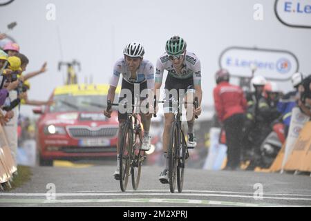 Kolumbianischer Egan Bernal von Team Ineos und deutscher Emanuel Buchmann von Bora-Hansgrohe beenden die Stufe 15 der 106.. Ausgabe des Radrennen Tour de France, von Limoux bis Foix Prat d'Albis (185km), in Frankreich, Sonntag, den 21. Juli 2019. Die diesjährige Tour de France beginnt in Brüssel und findet vom 6.. Juli bis 28.. Juli statt. BELGA FOTO YORICK JANSENS Stockfoto