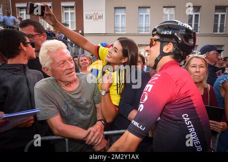 Der spanische Jonathan Castroviejo von Team Ineos wurde vor dem Radrennen „Natourcriterium Herentals“ am Donnerstag, den 01. August 2019 in Herentals vorgestellt. Der Wettbewerb ist Teil der traditionellen „Kriterien“, lokalen Rennen, bei denen hauptsächlich Radfahrer, die auf der Tour de France mitfuhren, gegeneinander antreten. BELGA FOTO LUC CLAESSEN Stockfoto