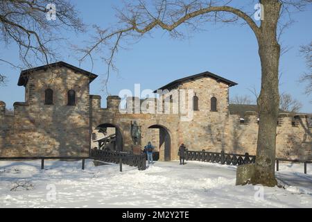 Zum UNESCO-Weltkulturerbe gehörendes römisches Fort Saalburg im Winter mit Schnee, Fort, Limetten, historischem, römischem, Taunus, Hessen, Deutschland Stockfoto