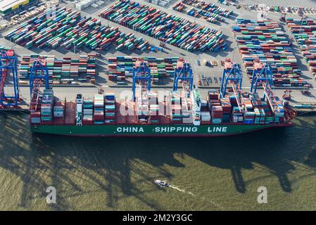 China Shipping Line Containerschiff am Tollerort Terminal, Container, Logistik, Be- und Entladen, Hansestadt, HHLA, Hamburg, Deutschland Stockfoto