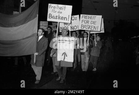 Spanische Gastarbeiter, hauptsächlich aus dem Baskenland, demonstrierten am 19. Dezember 1970 in Dortmund gegen die Franco-Diktatur und die Stockfoto