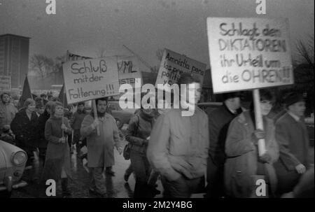 Spanische Gastarbeiter, hauptsächlich aus dem Baskenland, demonstrierten am 19. Dezember 1970 in Dortmund gegen die Franco-Diktatur und die Stockfoto