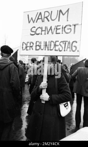 Spanische Gastarbeiter, hauptsächlich aus dem Baskenland, demonstrierten am 19. Dezember 1970 in Dortmund gegen die Franco-Diktatur und die Stockfoto