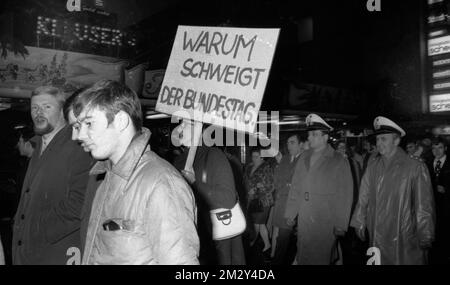 Spanische Gastarbeiter, hauptsächlich aus dem Baskenland, demonstrierten am 19. Dezember 1970 in Dortmund gegen die Franco-Diktatur und die Stockfoto