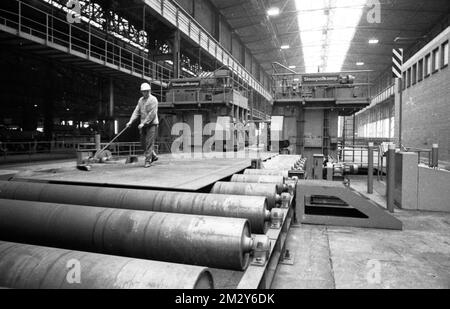 Die Thyssen-Rohrfabrik hier in Duisburg im Jahr 1968 produzierte große Rohre für den internationalen Markt Deutschland Stockfoto