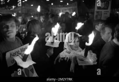 Der 2.. Kongress der sozialistischen Deutschen Arbeiterjugend (SDAJ), der Jugendorganisation der DKP, fand am 3 in der Westfalenhalle in Dortmund statt Stockfoto