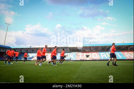 Antwerpens Spieler wurden während eines Trainings der belgischen Fußballmannschaft Royal Antwerpen FC in Pilsen, Tschechische Republik, am Mittwoch, den 14. August 2019, fotografiert. Morgen spielt Antwerpen den tschechischen Verein Viktoria Plzen, der in der dritten Qualifikationsrunde der UEFA Europa League zurückkehrt. Die erste Etappe endete mit einem Sieg von 1-0 für Antwerpen. BELGA PHOTO VIRGINIE LEFOUR Stockfoto