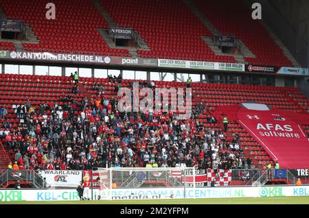 AZ' Fans wurden während eines Fußballspiels zwischen der niederländischen Mannschaft AZ Alkmaar und dem belgischen Verein Royal Antwerp FC. am Donnerstag, den 22. August 2019 in Enschede, Niederlande, im ersten Teil der Play-offs der UEFA Europa League gezeigt. BELGA PHOTO VIRGINIE LEFOUR Stockfoto