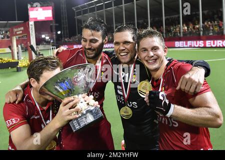 Gauthier Boccard in Belgien, Simon Gougnard in Belgien, Torwart Vincent Vanasch in Belgien und Victor Wegnez in Belgien feiern nach dem Sieg eines Hockeyspiels zwischen der belgischen Nationalmannschaft der Roten Löwen und Spanien, das Finale der Europameisterschaft „Eurohockey“ am Samstag, den 24. August 2019 in Wilrijk, Antwerpen. BELGA FOTO DIRK WAEM Stockfoto