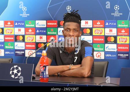 Simon Deli des Vereins wurde auf einer Pressekonferenz des belgischen Fußballteams Club Brügge am Dienstag, den 27. August 2019 in Brügge zur Vorbereitung des morgigen Rückspiels gegen den österreichischen Verein LASK Linz in den Play-offs der UEFA Champions League gezeigt. BELGA FOTO BRUNO FAHY Stockfoto