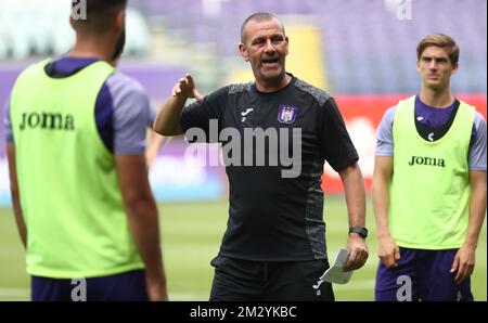 Anderlecht Cheftrainer Simon Davies Gesten während eines Trainings des belgischen Fußballvereins RSC Anderlecht, Mittwoch, den 28. August 2019 in Brüssel. BELGA PHOTO VIRGINIE LEFOUR Stockfoto