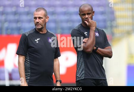 Anderlechts Cheftrainer Simon Davies und Vincent Kompany von Anderlecht wurden während eines Trainings des belgischen Fußballvereins RSC Anderlecht am Mittwoch, den 28. August 2019 in Brüssel fotografiert. BELGA PHOTO VIRGINIE LEFOUR Stockfoto