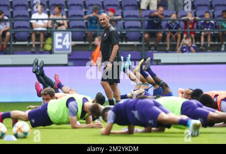 Anderlechts Cheftrainer Simon Davies wurde während eines Trainings des belgischen Fußballvereins RSC Anderlecht am Mittwoch, den 28. August 2019 in Brüssel abgebildet. BELGA PHOTO VIRGINIE LEFOUR Stockfoto