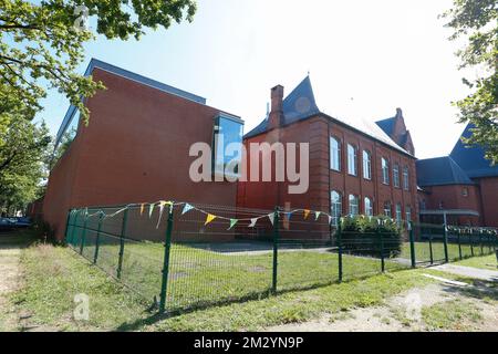 Abbildung zeigt die Schule „Selam College“ in Genk, Freitag, 30. August 2019. Der flämische Bildungsminister kündigte an, dass die Schule nicht die erforderlichen Arbeitserlaubnisse erhalten werde, und behauptete, dass die grundlegenden Menschenrechte nicht geachtet würden. BELGA FOTO NICOLAS MAETERLINCK Stockfoto