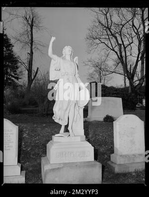 Forest Hills und Mt. Hope Friedhof. Engel, Gräber und sepulchrale Denkmäler, Engel, Friedhöfe, Gilde, Curtis, 1860-1915, Forest Hills Cemetery Boston, Massachusetts. Leon Abdalian Kollektion Stockfoto