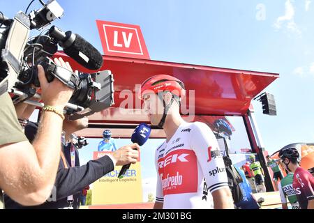 Der belgische Edward Theuns von Trek-Segafredo spricht mit der Presse in Phase 17 der 2019. Ausgabe des Radrennen „Vuelta a Espana“, Tour of Spain, von Aranda de Duero nach Guadalajara (219,6 km), Mittwoch, 11. September 2019. BELGA FOTO YUZURU SUNADA - FRANKREICH RAUS Stockfoto