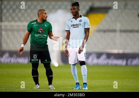 Cercle's Idriss Saadi und Club's Simon Deli, die während eines Fußballspiels zwischen Cercle Brügge und Club Brügge am Samstag, den 14. September 2019, in Brügge am siebten Tag der belgischen Fußballmeisterschaft „Jupiler Pro League“ von 2019 bis 2020 gezeigt wurden. BELGA FOTO BRUNO FAHY Stockfoto