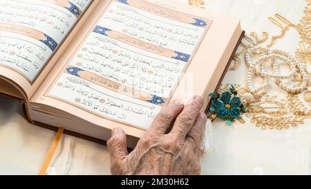 Der Heilige Koran. Heiliges Buch Koran. Islamischer Hintergrund Stockfoto