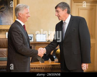 König Philippe - Filip von Belgien und Flämischer Ministerpräsident N-VA Jan Jambon, das während der Eidsfeier des neuen flämischen Ministerpräsidenten am Mittwoch, den 02. Oktober 2019, in Brüssel im Königspalast zu sehen war. BELGA FOTO BENOIT DOPPPAGNE Stockfoto