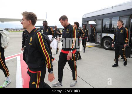 Dennis Praet aus Belgien und Jan Vertonghen aus Belgien bildeten die Roten Teufel in Richtung Kasachstan am Donnerstag, den 10. Oktober 2019 am Brüsseler Flughafen in Zaventem. Am Sonntag spielt die Mannschaft Kasachstan, Wettkampf 8/10 bei den Qualifizierungen für das UEFA Euro 2020-Turnier. BELGA FOTO BRUNO FAHY Stockfoto