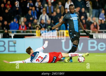 Julien De Sart von Kortrijk und Mbaye Diagne von Club's kämpfen um den Ball während eines Fußballspiels zwischen Club Brügge und KV Kortrijk, Samstag, den 02. November 2019 in Brügge, am 14. Tag der belgischen Fußballmeisterschaft „Jupiler Pro League“ 2019-2020. BELGA FOTO KURT DESPLENTER Stockfoto