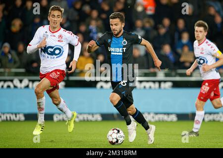 Julien De Sart aus Kortrijk und Siebe Schrijvers aus dem Club kämpfen um den Ball während eines Fußballspiels zwischen dem Club Brügge und KV Kortrijk, Samstag, den 02. November 2019 in Brügge, am 14. Tag der belgischen Fußballmeisterschaft „Jupiler Pro League“ 2019-2020. BELGA FOTO KURT DESPLENTER Stockfoto