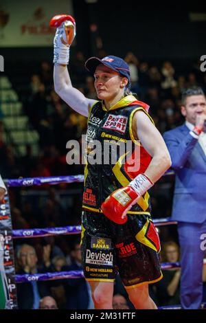 Belgisches Delfine Persoon wurde während des Kampfes zwischen dem belgischen Delfine Persoon und der nigerianischen Helen Joseph für den WBA World WBA-Titel für Superfedergewichte am Montag, den 11. November 2019 in Oostende gezeigt. BELGA FOTO KURT DESPLENTER Stockfoto