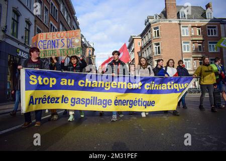 Bild zum Belga-Artikel "Une dizaine de collectifs ont demande Justice climatique et sociale a Namur", heute in NAMUR verteilt. BESTE VERFÜGBARE QUALITÄT - BELGA FOTO MAXIME ASSELBERGHS Stockfoto