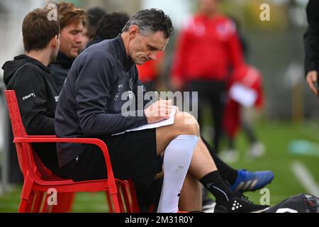 Gent's keeper coach Francky Vandendriessche takes notes during a friendly game at the winter training camp of Belgian first division soccer team KAA Gent with Dutch first division team SC Heerenveen, in Oliva, Spain, Wednesday 14 December 2022. BELGA PHOTO LUC CLAESSEN Stock Photo