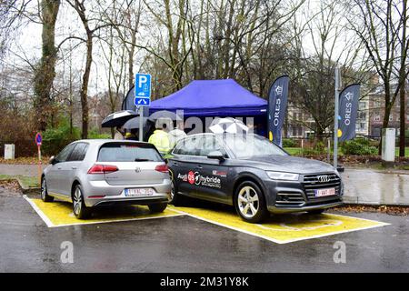 Bild zum Belga-Artikel "Une premiere Borne publique de Recharge pour Vehicles Electriques installee a Namur", heute in NAMUR vertrieben. BESTE VERFÜGBARE QUALITÄT - BELGA FOTO MAXIME ASSELBERGHS Stockfoto