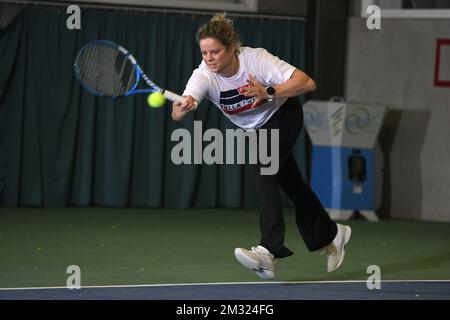 Die belgische Tennisspielerin Kim Clijsters, die in einem Open-Media-Moment in Aktion auf der Rückkehr der belgischen ehemaligen Weltmeisterin Kim Clijsters in ihrem Tenniscenter namens Kiml Clijsters Sports & Health Club, in Bree, Mittwoch, 15. Januar 2020, gezeigt wurde. BELGA FOTO YORICK JANSENS Stockfoto