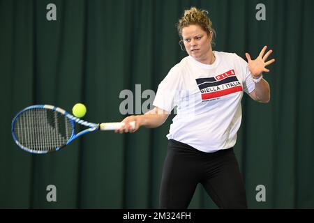 Die belgische Tennisspielerin Kim Clijsters, die in einem Open-Media-Moment in Aktion auf der Rückkehr der belgischen ehemaligen Weltmeisterin Kim Clijsters in ihrem Tenniscenter namens Kiml Clijsters Sports & Health Club, in Bree, Mittwoch, 15. Januar 2020, gezeigt wurde. BELGA FOTO YORICK JANSENS Stockfoto