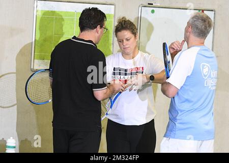 Kim Clijsters Berater Carl Maes, der belgische Tennisspieler Kim Clijsters und Kim Clijsters Cheftrainer Fred Hemmes Jr, die in einem Open-Media-Moment bei der Rückkehr von Kim Clijsters, der ehemaligen Weltmeisterin Belgiens, in ihrem Tenniscenter namens Kiml Clijsters Sports & Health Club in Bree, Mittwoch, 15. Januar 2020 BELGA FOTO YORICK JANSENS Stockfoto