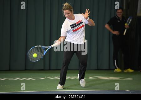 Die belgische Tennisspielerin Kim Clijsters, die in einem Open-Media-Moment in Aktion auf der Rückkehr der belgischen ehemaligen Weltmeisterin Kim Clijsters in ihrem Tenniscenter namens Kiml Clijsters Sports & Health Club, in Bree, Mittwoch, 15. Januar 2020, gezeigt wurde. BELGA FOTO YORICK JANSENS Stockfoto