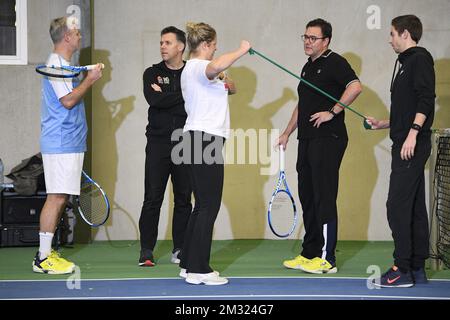 Kim Clijsters Cheftrainer Fred Hemmes Jr, Kim Clijsters' Osteopath Sam Verslegers, belgischer Tennisspieler Kim Clijsters, Berater von Kim Clijsters Carl Maes und Fitness- und Physiotherapeut von Kim Clijsters Matthijs Van Speybroeck, die in einem Open-Media-Moment auf der Rückkehr der belgischen ehemaligen Weltmeisterin Kim Clijsters, In ihrem Tenniscenter namens Kiml Clijsters Sports & Health Club, in Bree, Mittwoch, 15. Januar 2020. BELGA FOTO YORICK JANSENS Stockfoto