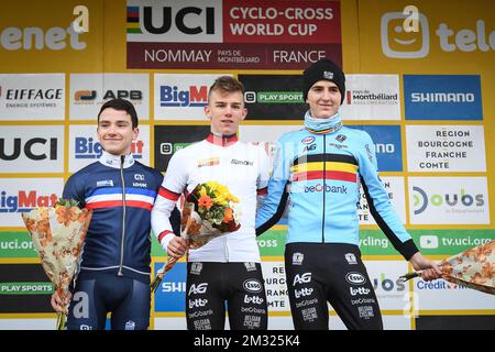 Französischer Remi Lelandais, belgischer Thibau Nys und belgischer Emiel Verstrynge auf dem Podium nach dem Juniorenrennen der Cyclocross-Weltmeisterschaft in Nommay, 8.. Etappe der UCI-Weltmeisterschaft, in Frankreich, Sonntag, 19. Januar 2020. BELGA FOTO DAVID STOCKMAN Stockfoto