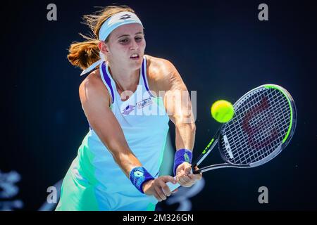 Belgischer Greet Greetje Minnen (WTA 119) in Aktion während eines Tennisspiels gegen Belo-Russian Sasnovich (WTA 94), in der ersten Runde des Frauenwettbewerbs „Australian Open“ Tennis Grand Slam, Dienstag, 21. Januar 2020 in Melbourne, Australien. BELGA FOTO PATRICK HAMILTON Stockfoto