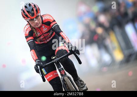 Dutch Denise Betsema überquert die Ziellinie beim Kasteelcross Cyclocross Women Elite-Rennen am Samstag, den 25. Januar 2020 in Zonnebeke. BELGA FOTO DAVID STOCKMAN Stockfoto