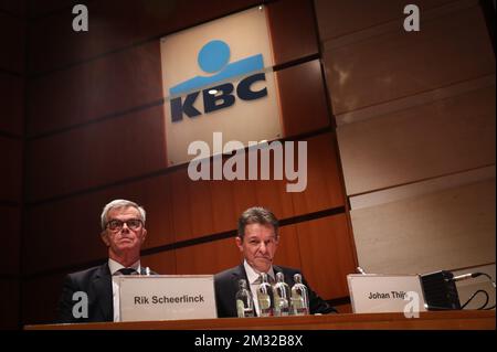 Rik Scheerlinck, CFO der KBC-Gruppe, und Johan Thijs, CEO der KBC-Gruppe, wurden auf einer Pressekonferenz am Donnerstag, den 13. Februar 2020 in der KBC-Zentrale in Brüssel vorgestellt, um die 2019-Jahres-Ergebnisse der KBC-Gruppe vorzustellen. BELGA PHOTO VIRGINIE LEFOUR Stockfoto