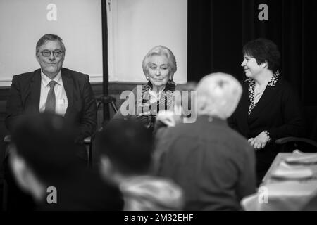 Etterbeek-Bürgermeister Vincent De Wolf und Königin Paola von Belgien bei einem königlichen Besuch des Projekts "Tintin en Belgique - Kuifje in Belgie" von vzw Habbekrats im Kunst- und Geschichtsmuseum Brüssel am Mittwoch, den 26. Februar 2020. BELGA FOTO HATIM KAGHAT Stockfoto