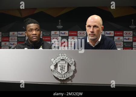 Simon Deli des Clubs und Philippe Clement, Cheftrainer des Clubs Brügge, wurden auf einer Pressekonferenz des Clubs Brügge vor dem Rückspiel der UEFA Europa League 1/16 zwischen dem belgischen Fußballverein Club Brügge und dem englischen Verein Manchester United in Manchester, Großbritannien, am Mittwoch, den 26. Februar 2020, dargestellt. BELGA FOTO BRUNO FAHY Stockfoto