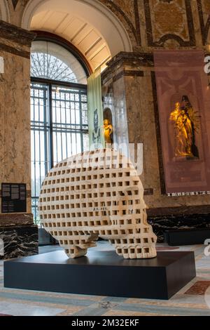 Das Bild zeigt die Eröffnung des renovierten Kreisverkehrs (De Grote Rotonde - La Grande Rotonde) mit den Künstlern Mpane und Muller im AfricaMuseum in Tervuren, Donnerstag, den 27. Februar 2020. BELGA FOTO CHARLOTTE GEKIERE Stockfoto