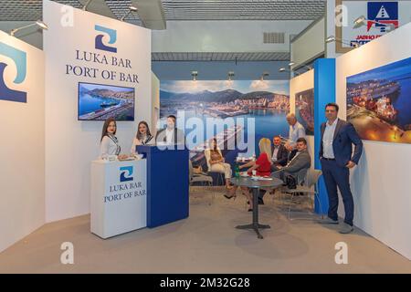 Novi Sad, Serbien - 23. Mai 2022: Port of Bar Montenegro steht auf der Expo Trade Show. Stockfoto