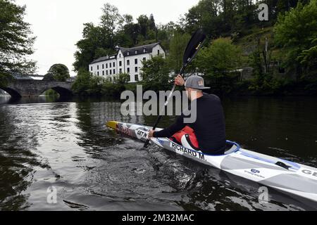 Die Abbildung zeigt Weltmeister Maxime Richard während eines Kajaktrainings in Anseremme am Dienstag, den 05. Mai 2020. Belgien befindet sich in der achten Woche der Gefangenschaft, aber auch am ersten Tag der Stufe 1A des Dekonfinationsplans in der anhaltenden Coronavirus-Krise. BELGA FOTO ERIC LALMAND Stockfoto